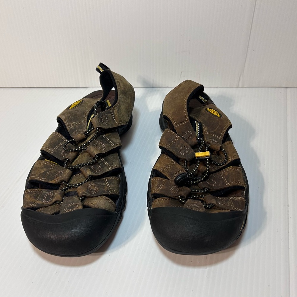 KEEN #1001870 Newport leather brown sandals men size 9